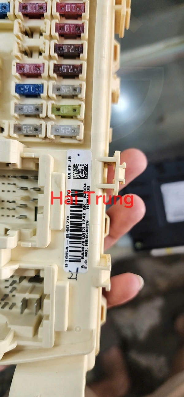 Hộp cầu trì trong xe Hyundai I10 Tháo xe 91954B4070