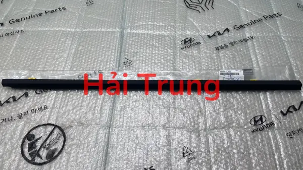 Nẹp chân kính cửa trước phụ Hyundai I30 chính hãng