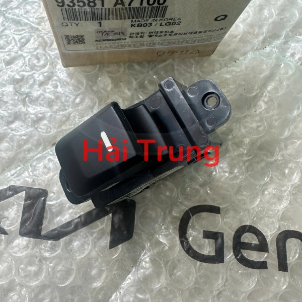 Công tắc phụ Kia K3 Cerato 2012-2018 93581A7100