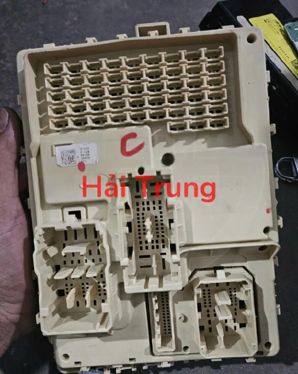 Hộp cầu trì Kia Seltos 2021-2024