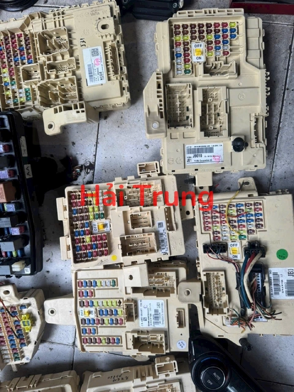 Hộp cầu trì Hyundai Santafe Tháo xe