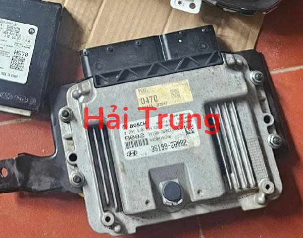 Tháo xe Hộp điều khiển động cơ Hộp đen ECU Hyundai Accent 2018