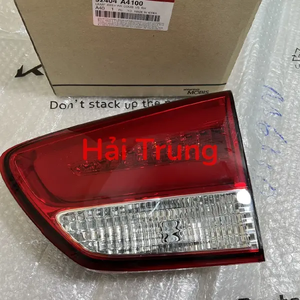 Đèn hậu trong Kia Rondo 2015 chính hãng