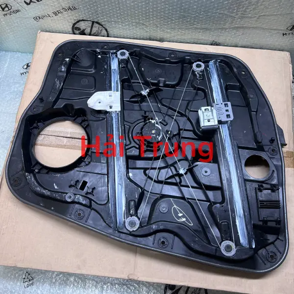 Compa lên xuống kính trước Hyundai Santafe 2013-2018 chính hãng 824712W010 824812W010