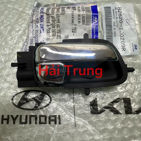 Tay mở cửa trong sau Hyundai I20 2008-2013 chính hãng 826201J020 826101J020